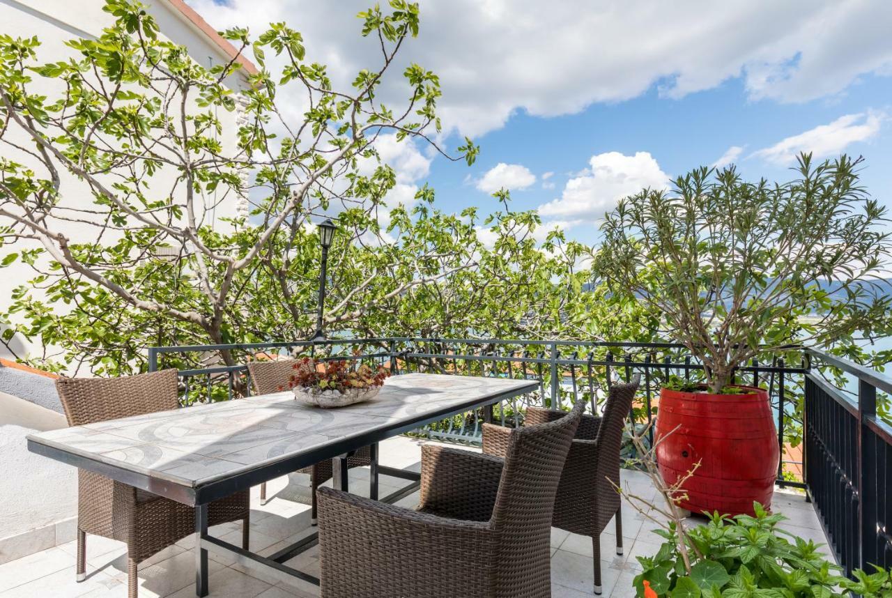 Apartments Rogulj Trogir Exterior photo