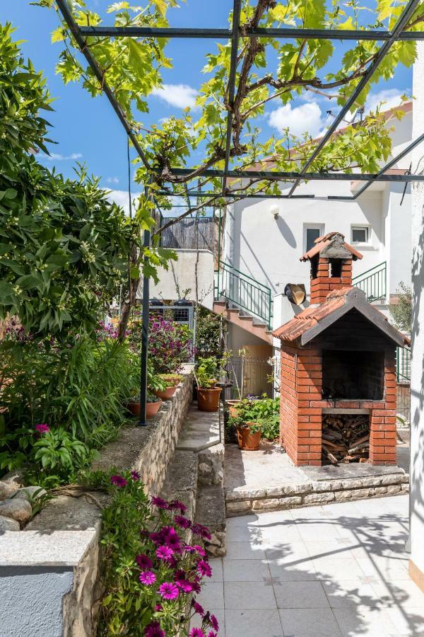 Apartments Rogulj Trogir Exterior photo